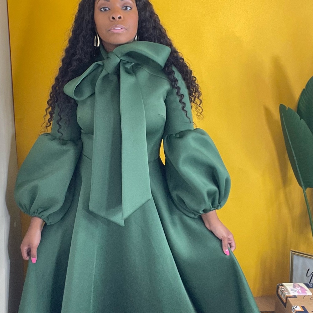 Green A-Line Midi Dress with Bishop Sleeves and Collar